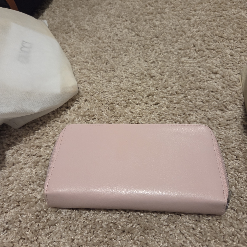 Elegant Pink Women's Clutch